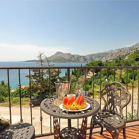 Apartment Iva Omis Exterior photo
